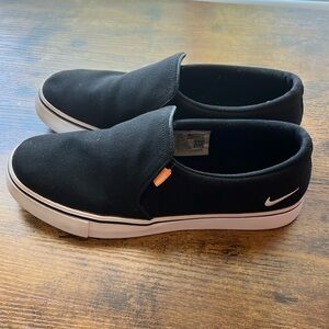 Nike Women’s Court Royale AC